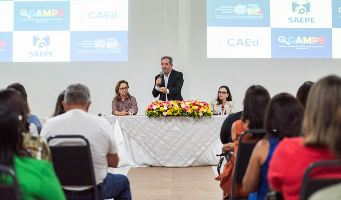 Conselheiro Valdecir Pascoal fala em evento sobre educação